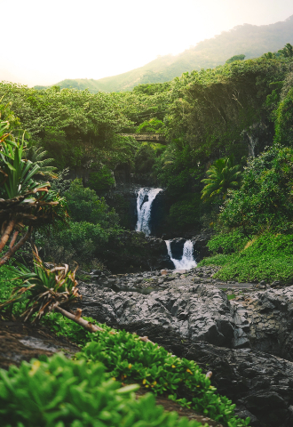 Estudio geofísico de las descargas de aguas subterráneas en el océano y de grandes barreras hidrogeológicas en Hawaii
